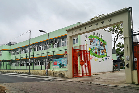 金錢村何東學校 外观